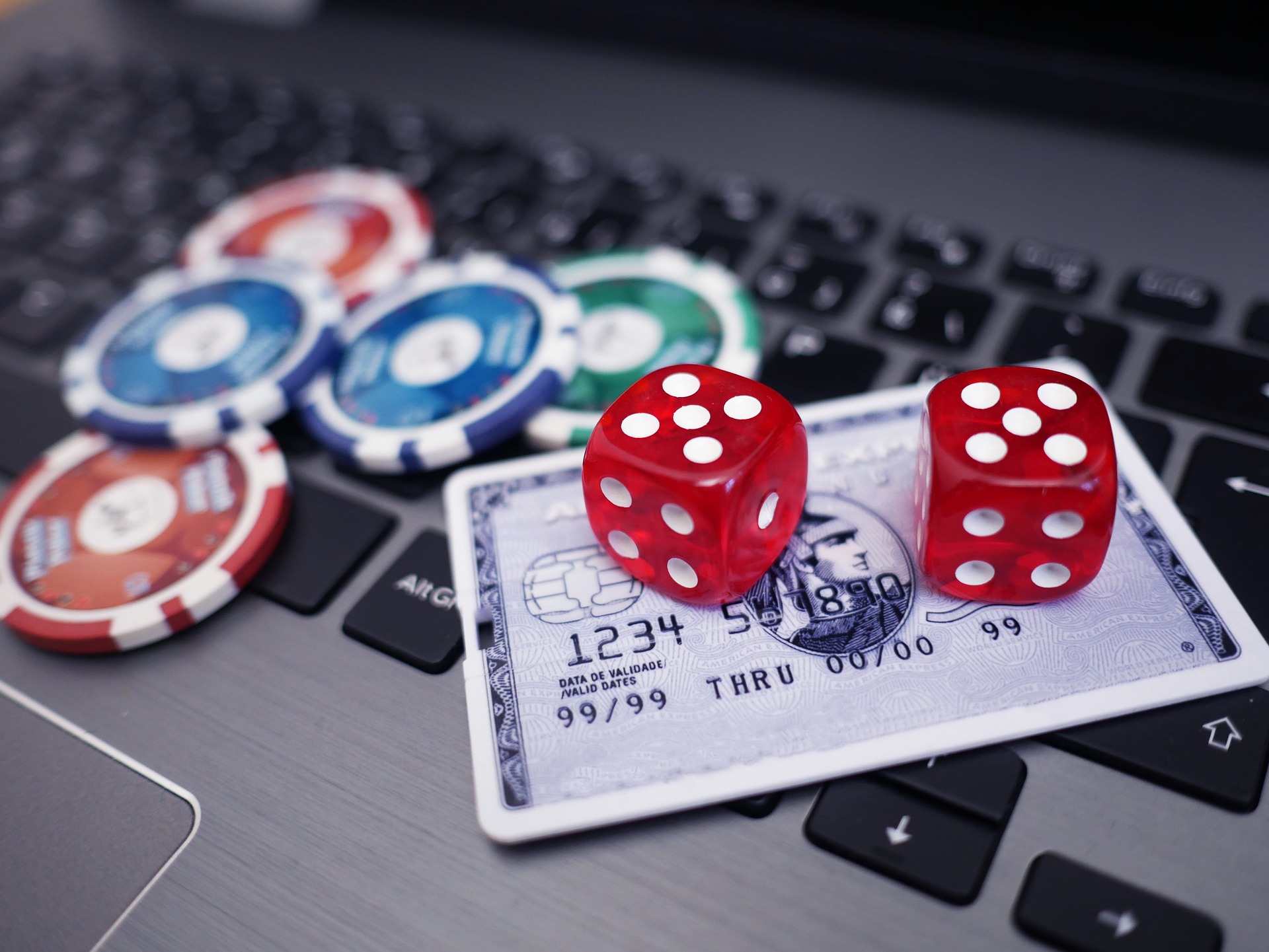 The Role of Bonuses and Promotions offered by Online Casino site